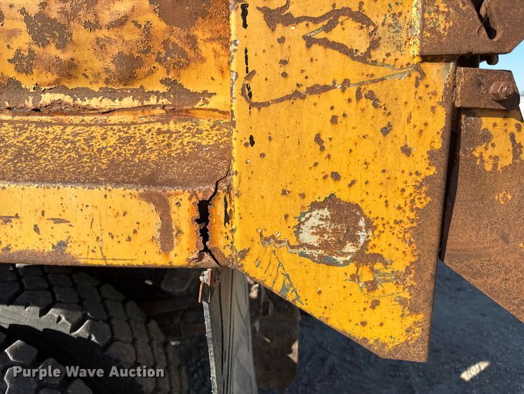 image for item EV7693 1997 Ford F800 dump truck