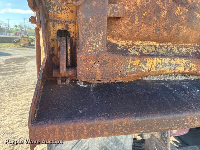 image for item EV7693 1997 Ford F800 dump truck