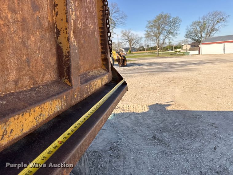 image for item EV7693 1997 Ford F800 dump truck