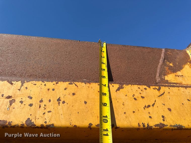 image for item EV7693 1997 Ford F800 dump truck