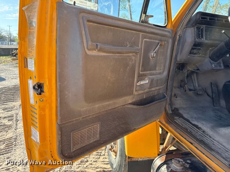 image for item EV7693 1997 Ford F800 dump truck