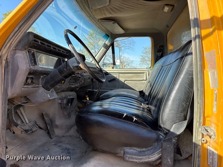 image for item EV7693 1997 Ford F800 dump truck