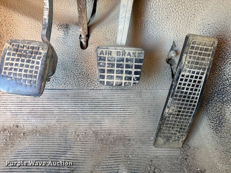 image for item EV7693 1997 Ford F800 dump truck