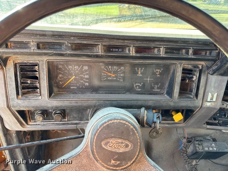 image for item EV7693 1997 Ford F800 dump truck