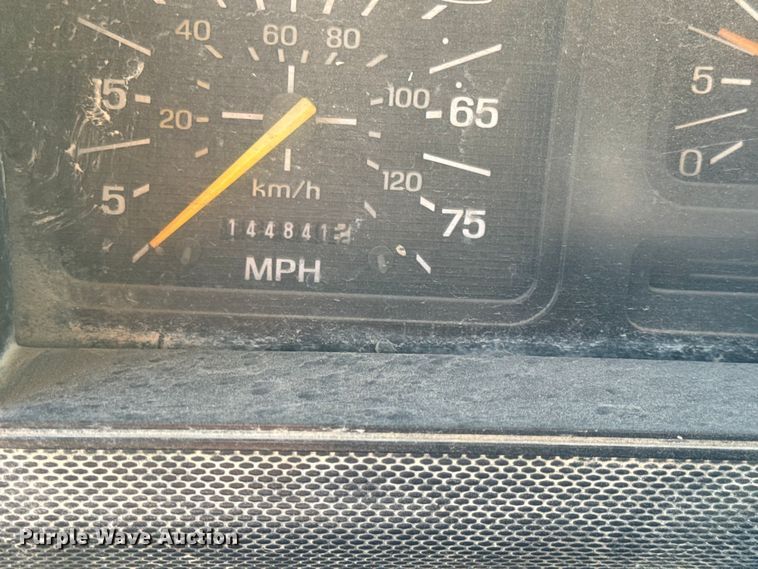 image for item EV7693 1997 Ford F800 dump truck