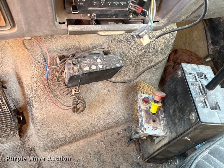 image for item EV7693 1997 Ford F800 dump truck