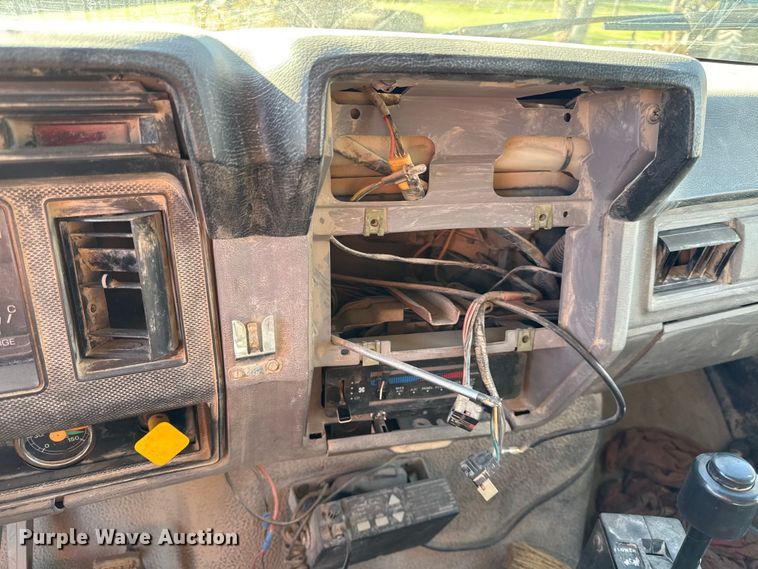 image for item EV7693 1997 Ford F800 dump truck