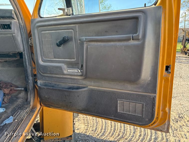 image for item EV7693 1997 Ford F800 dump truck