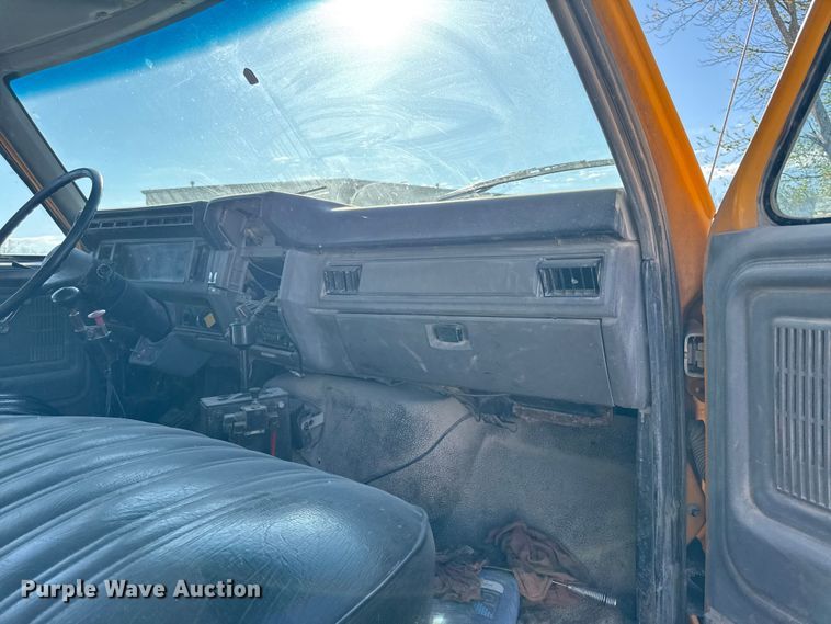 image for item EV7693 1997 Ford F800 dump truck