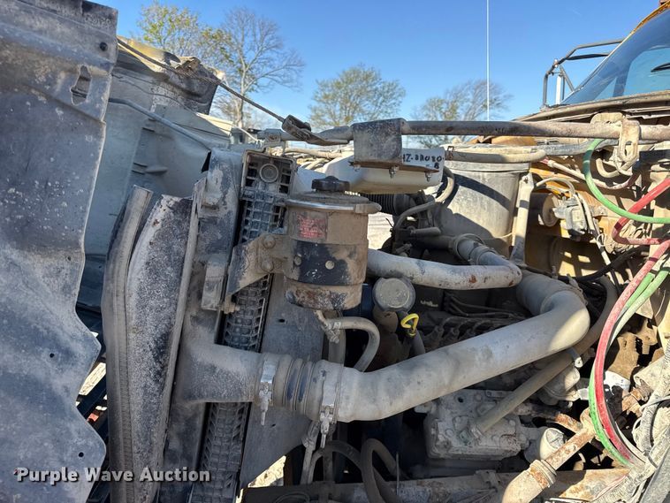 image for item EV7693 1997 Ford F800 dump truck