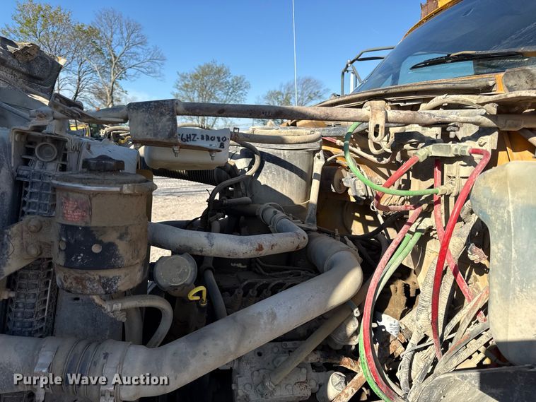 image for item EV7693 1997 Ford F800 dump truck