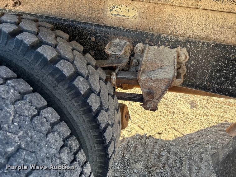 image for item EV7693 1997 Ford F800 dump truck