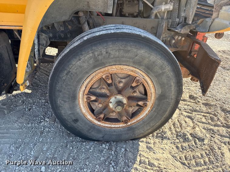 image for item EV7693 1997 Ford F800 dump truck