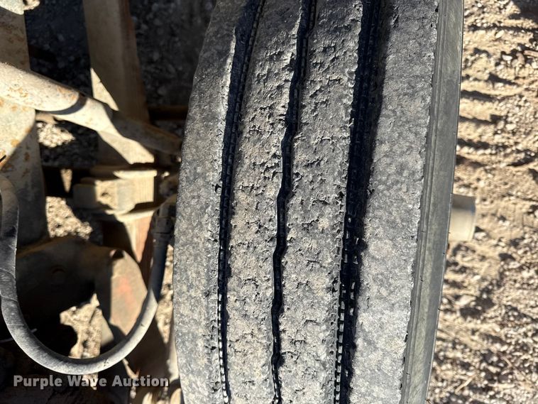 image for item EV7693 1997 Ford F800 dump truck