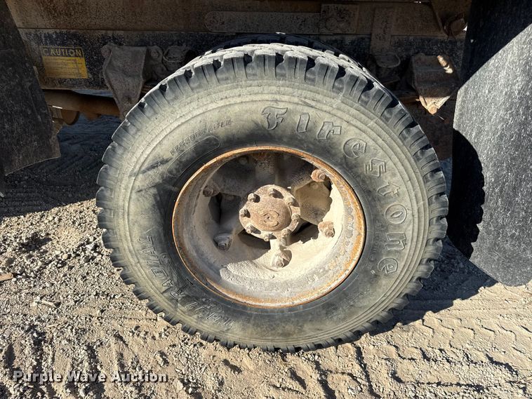 image for item EV7693 1997 Ford F800 dump truck