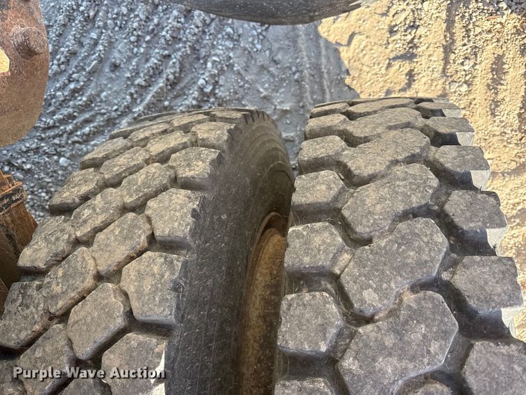 image for item EV7693 1997 Ford F800 dump truck