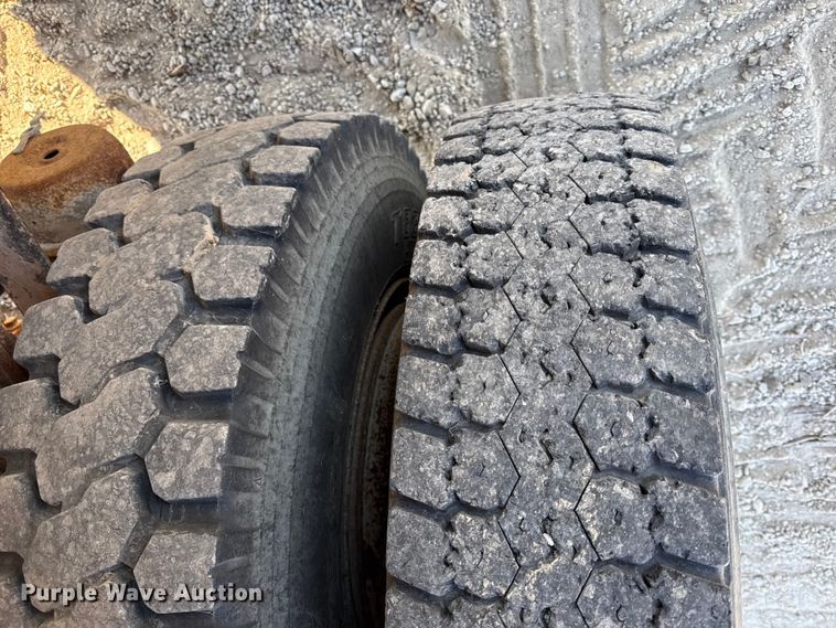 image for item EV7693 1997 Ford F800 dump truck