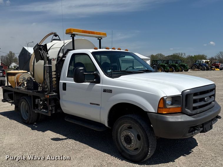 image for item EV7697 1999 Ford F550 flatbed truck