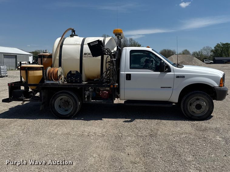 image for item EV7697 1999 Ford F550 flatbed truck