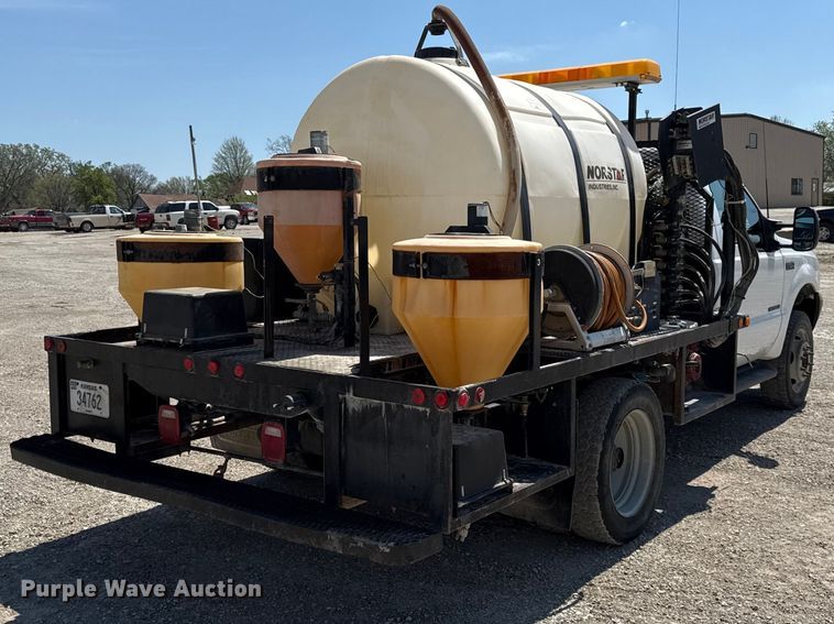 image for item EV7697 1999 Ford F550 flatbed truck