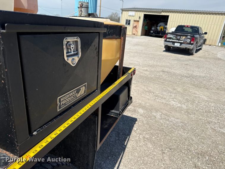 image for item EV7697 1999 Ford F550 flatbed truck
