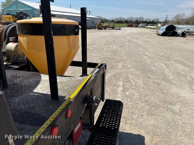 image for item EV7697 1999 Ford F550 flatbed truck