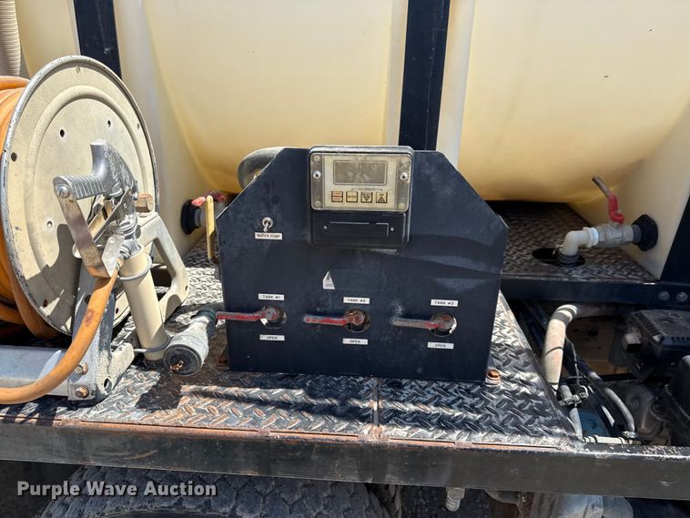 image for item EV7697 1999 Ford F550 flatbed truck