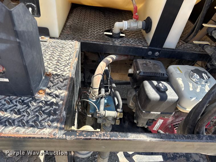 image for item EV7697 1999 Ford F550 flatbed truck