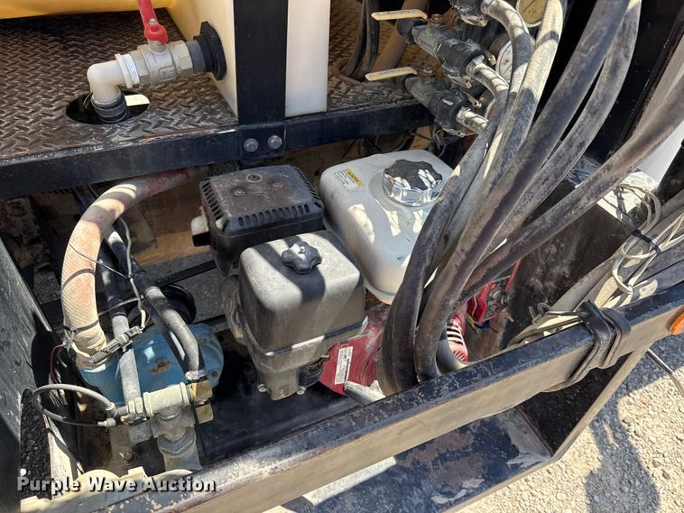 image for item EV7697 1999 Ford F550 flatbed truck