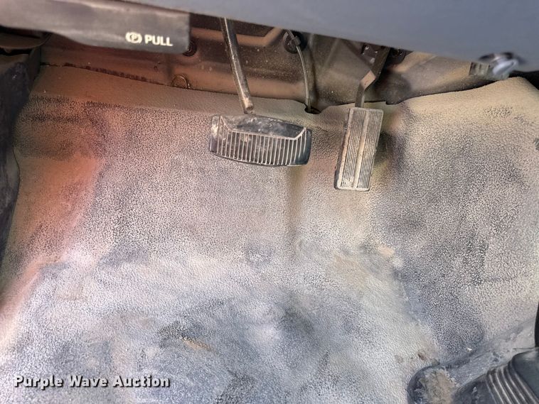 image for item EV7697 1999 Ford F550 flatbed truck