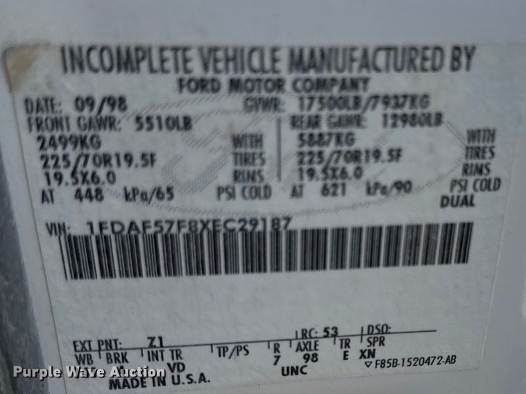 image for item EV7697 1999 Ford F550 flatbed truck