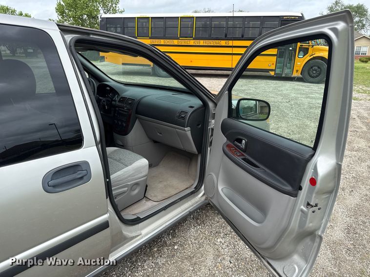 image for item EV7704 2008 Chevrolet Uplander LS van