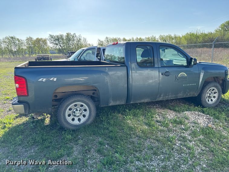 image for item EV7710 2012 Chevrolet Silverado Ext. Cab pickup truck