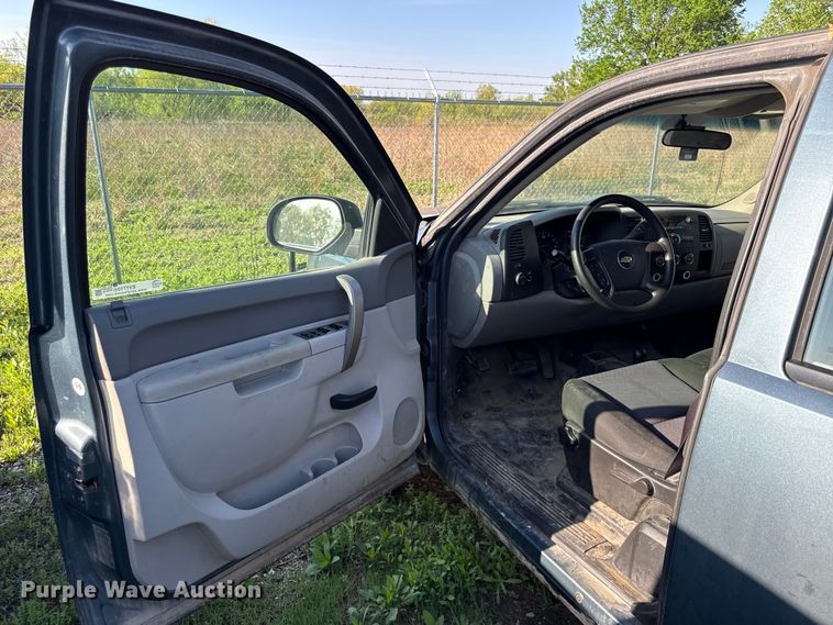 image for item EV7710 2012 Chevrolet Silverado Ext. Cab pickup truck