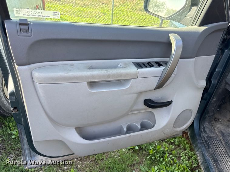 image for item EV7710 2012 Chevrolet Silverado Ext. Cab pickup truck