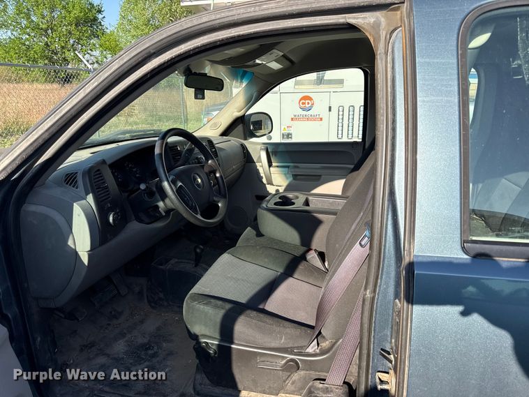 image for item EV7710 2012 Chevrolet Silverado Ext. Cab pickup truck