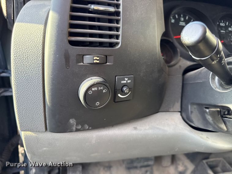 image for item EV7710 2012 Chevrolet Silverado Ext. Cab pickup truck