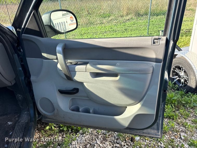 image for item EV7710 2012 Chevrolet Silverado Ext. Cab pickup truck