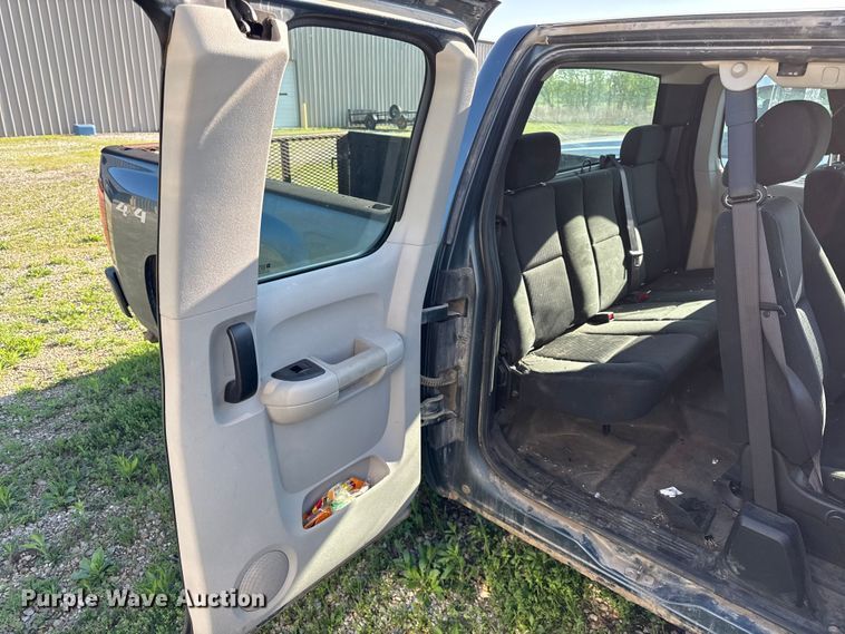 image for item EV7710 2012 Chevrolet Silverado Ext. Cab pickup truck