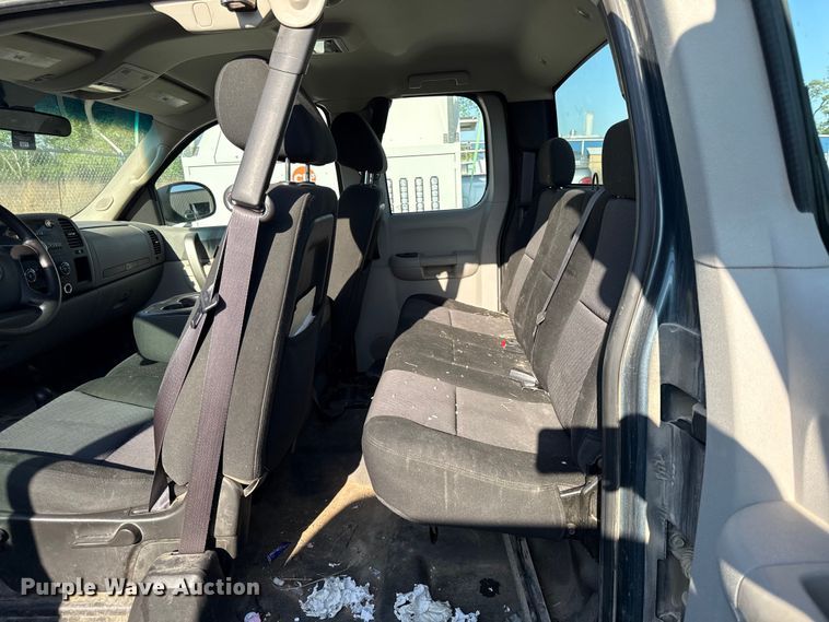 image for item EV7710 2012 Chevrolet Silverado Ext. Cab pickup truck