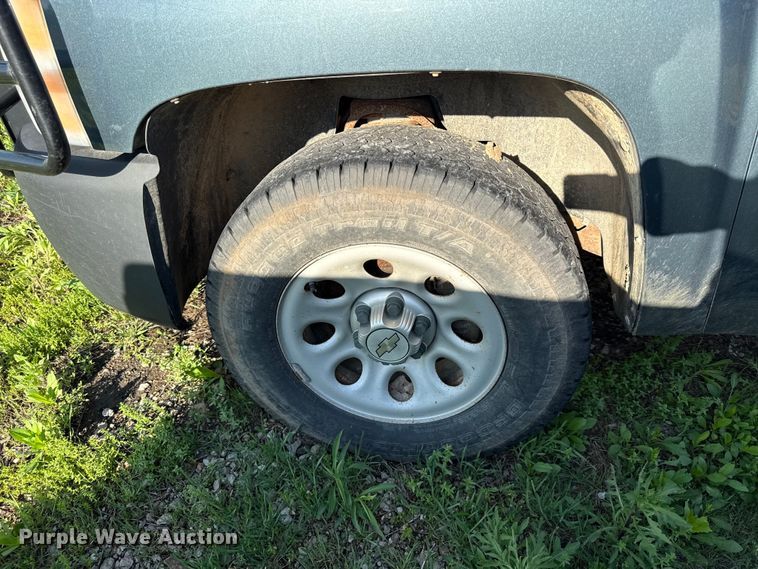 image for item EV7710 2012 Chevrolet Silverado Ext. Cab pickup truck