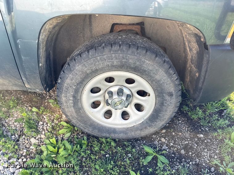 image for item EV7710 2012 Chevrolet Silverado Ext. Cab pickup truck