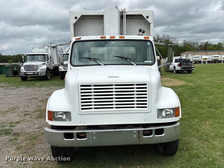 image for item EW1516 2001 International 4900 refuse truck