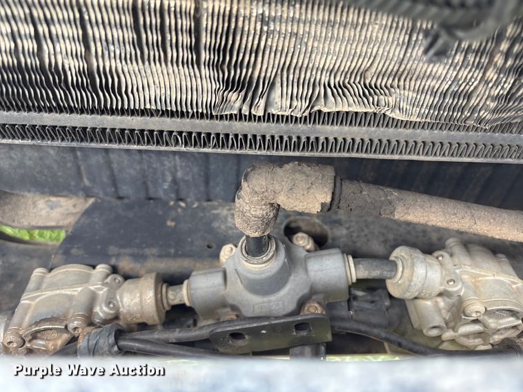 image for item EW1516 2001 International 4900 refuse truck