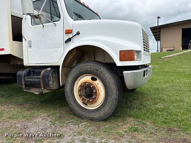image for item EW1516 2001 International 4900 refuse truck