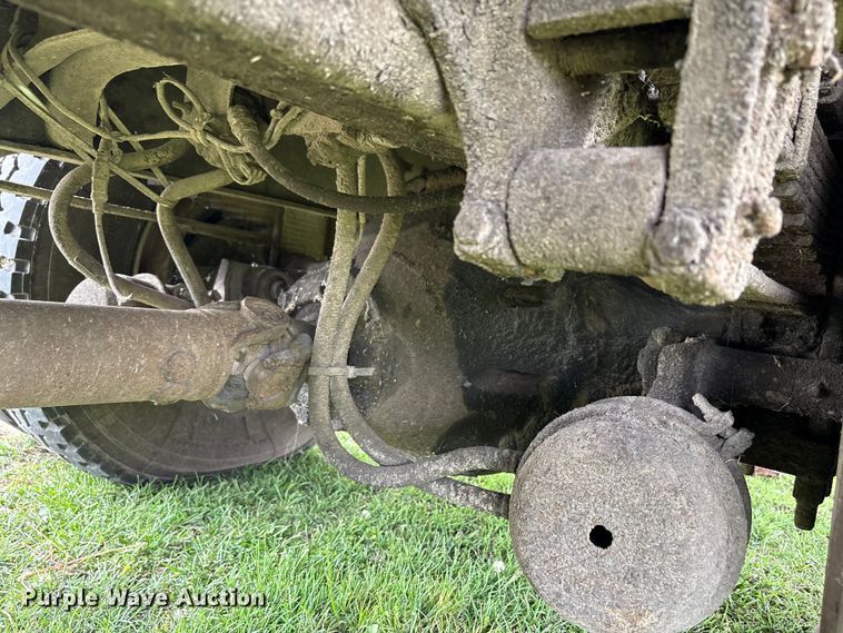 image for item EW1516 2001 International 4900 refuse truck