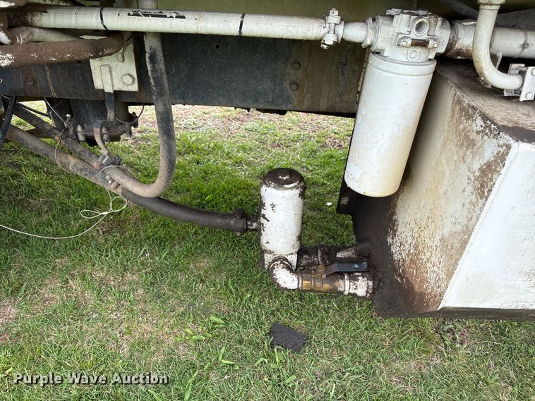 image for item EW1516 2001 International 4900 refuse truck