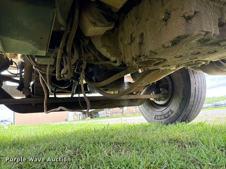 image for item EW1516 2001 International 4900 refuse truck