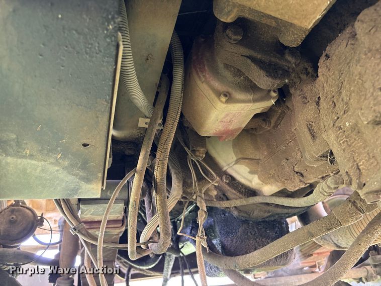 image for item EW1516 2001 International 4900 refuse truck