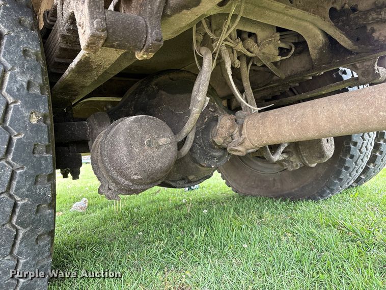 image for item EW1516 2001 International 4900 refuse truck